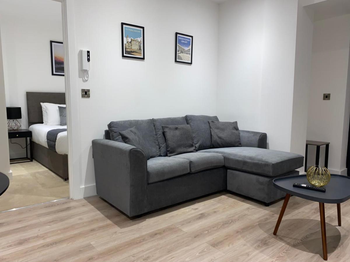 Roomotel - Broadoaks Apartments โซลิฮัล ภายนอก รูปภาพ
