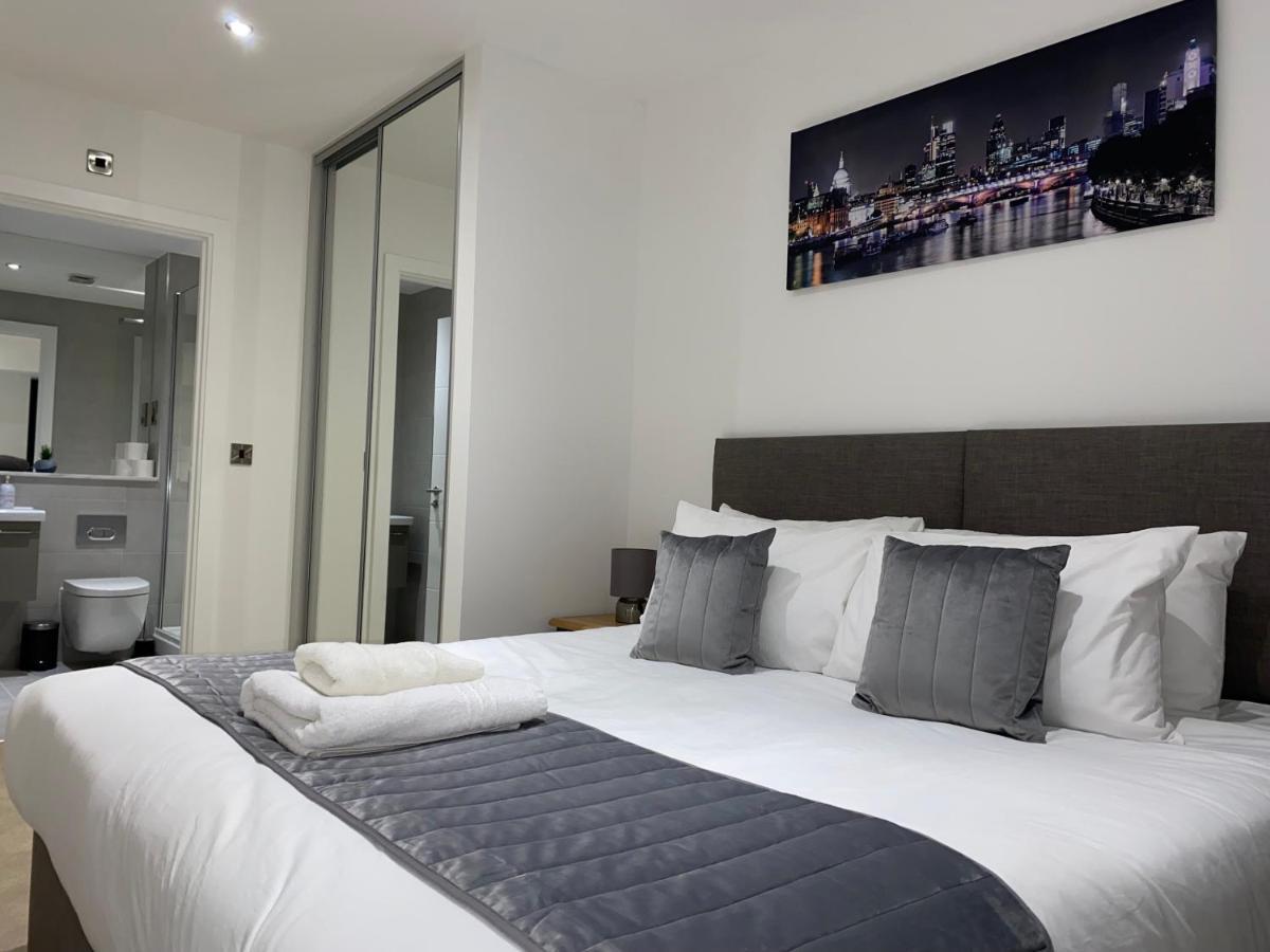 Roomotel - Broadoaks Apartments โซลิฮัล ภายนอก รูปภาพ